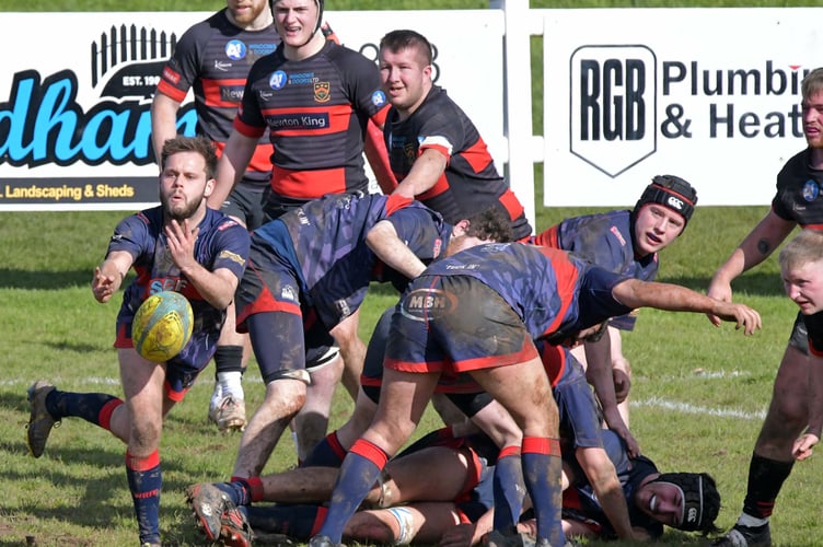 Hugh Harris (left) kicked three conversons for Wivey Seconds