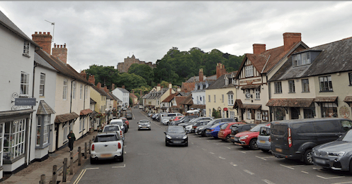 A traffic lights replacement scheme has seen visitor numbers in Dunster fall to an all-time low, hitting trade for businesses.