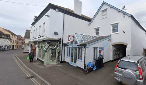 Charity explains refugee hub manager redundancy