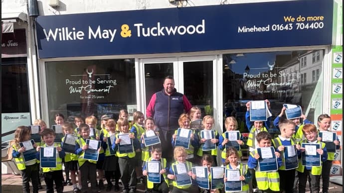Pupils turn estate agent to 'sell' their school