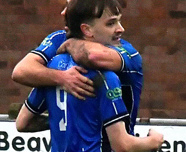 Top scorer Waghorn back in Minehead's side 