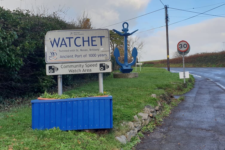 Misinformation circulating in Watchet about a gas mains upgrade project is being countered by town councillors.