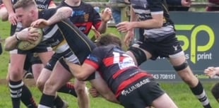 Barbarians' second string in eight-try spree 
