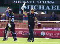 Heather Knight steers Somerset to big victory 