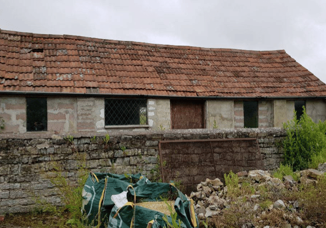 Barn 'can be converted but not demolished'