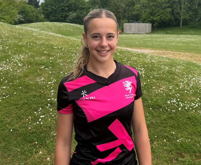Somerset sign talented 15-year-old seamer Maddie