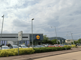Supermarket staff find man dead