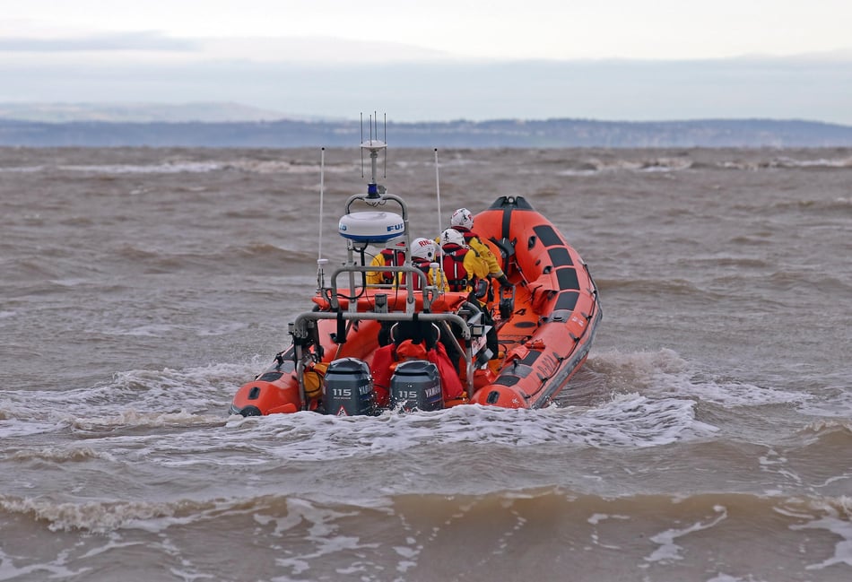 Watch video of 'tricky' rescue by lifeboat volunteers