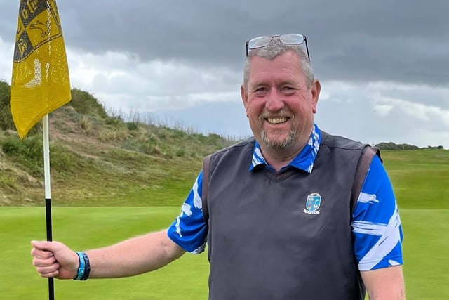 Golfers take part in 'reverse waltz' competition 