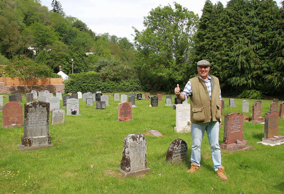 Praise as council restores 'desecrated' graveyard