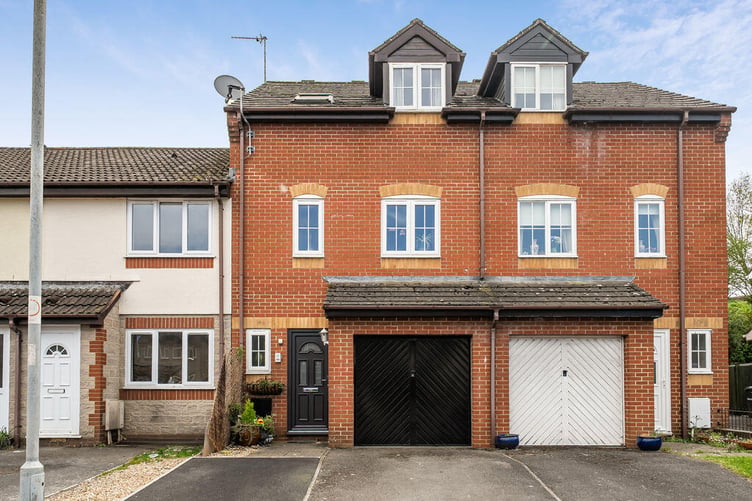 Walkers Gate, Wellington, is well situated within walking distance of the town centre