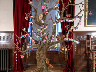 Living tree sculpture takes root in castle