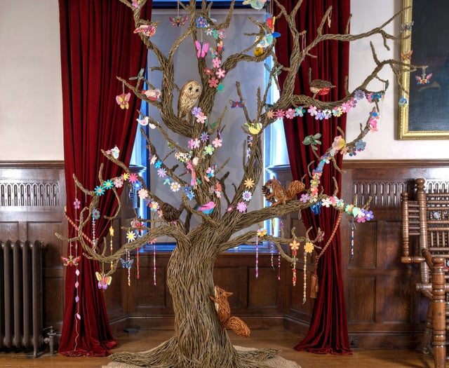 Living tree sculpture takes root in castle