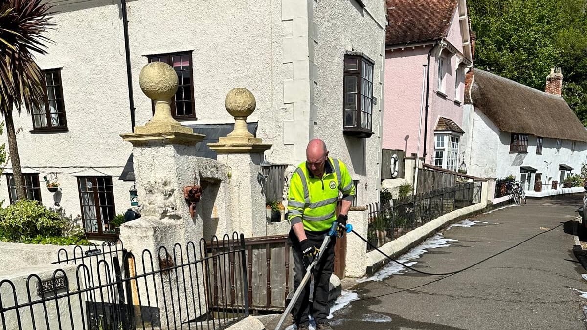 Council continues with controversial weed killer