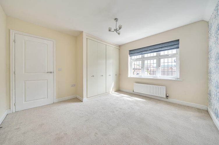 To the first floor there are three spacious bedrooms