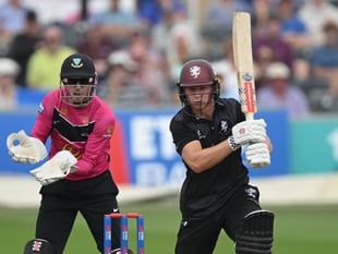 Fin Hill signs extended contract with Somerset