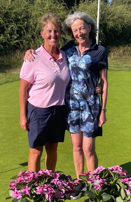 Ladies champion Deano Carlin (left) and Senior Cup winner Ruth Maclennan.