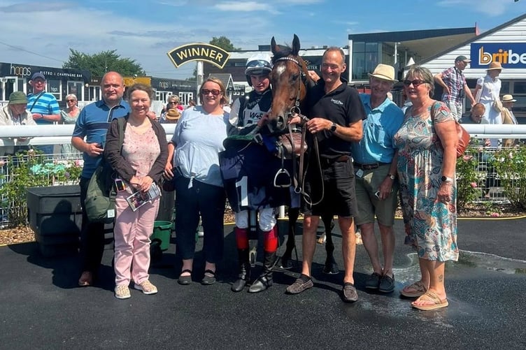 Karnaval Point with winning connections after winning at Uttoxeter