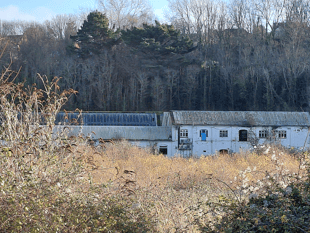Residents to march on empty factory site