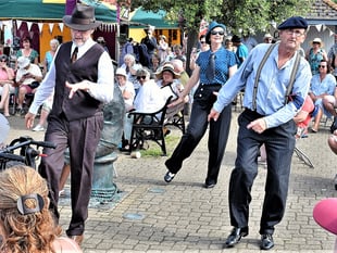 Winding the clock back to 1940s