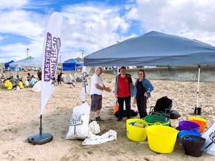 Festival beach clean-up by volunteers