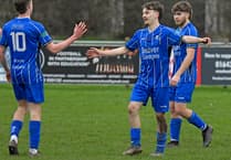 Minehead lose out to injury-time goal against new leaders