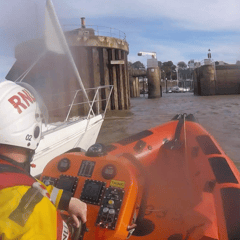 Lifeboat rescues crew of yacht with engine trouble