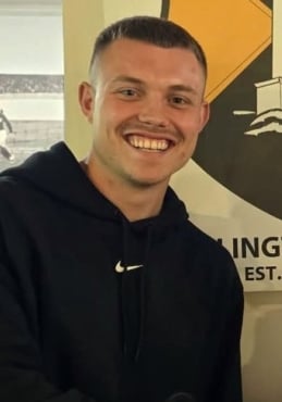 Wellington goalkeeper Luke Vernon